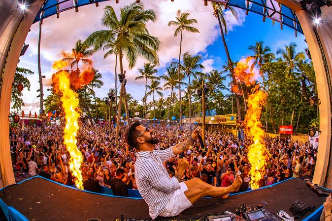 Dennis DJ deve executar sucessos como "Sou Teu F&atilde;", "Deixa de Onda" e "S&oacute; Voc&ecirc;"