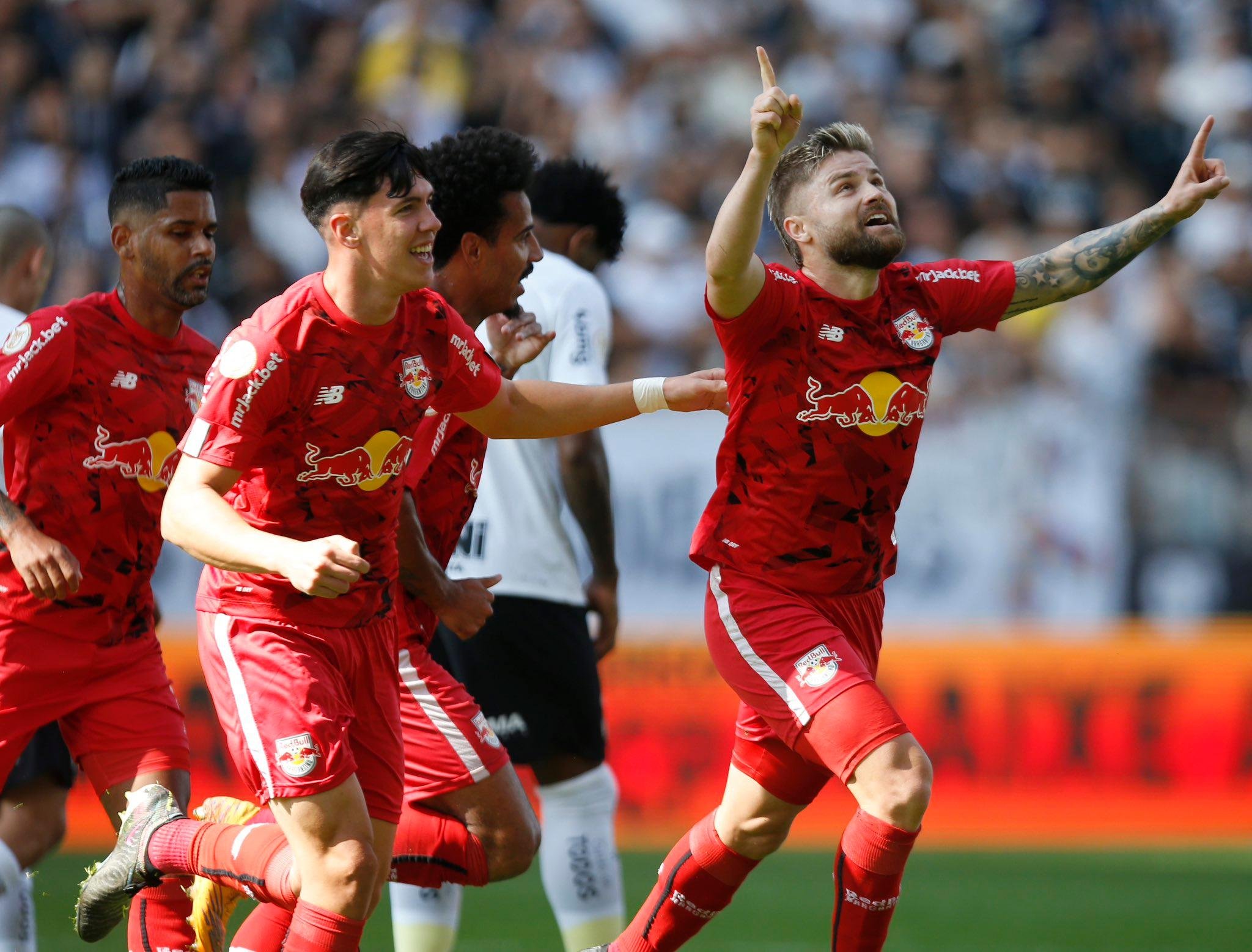 Sasha manteve boa fase e anotou o gol da partida