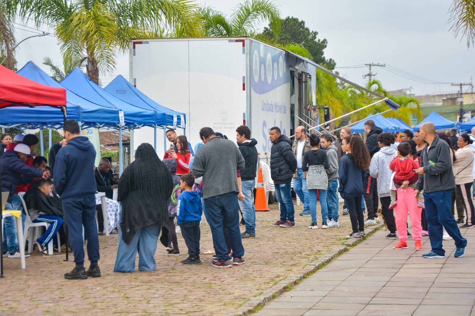 Em busca de oportunidade de emprego, popula&ccedil;&atilde;o formou fila no estande do Sine