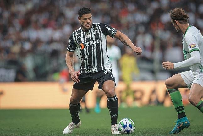 Hulk contribuiu no ataque, mas acabou expulso