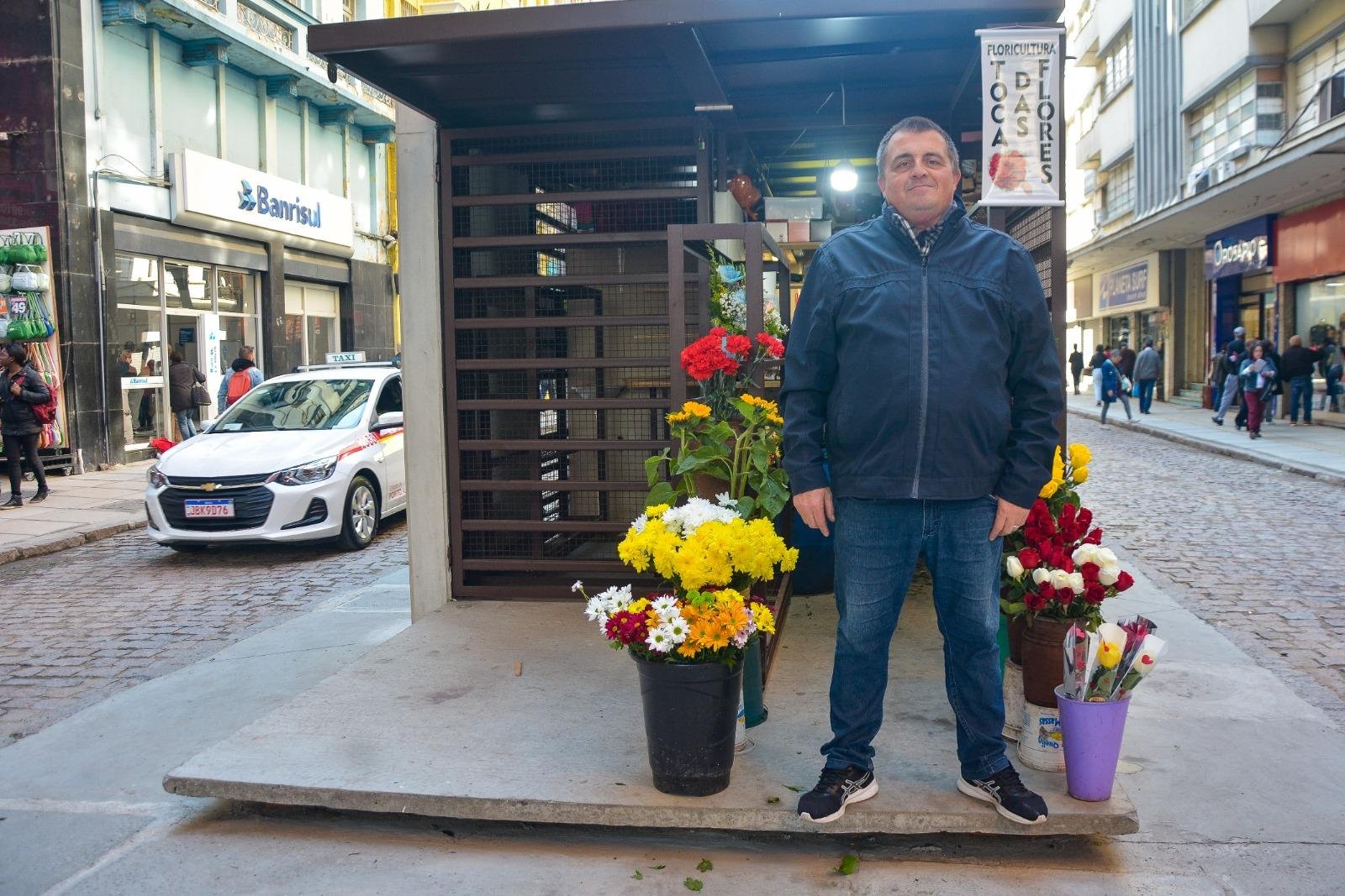 Florista Carlos Humberto Kessler afirma que porta d&aacute; menos visibilidade para propriet&aacute;rios e clientes