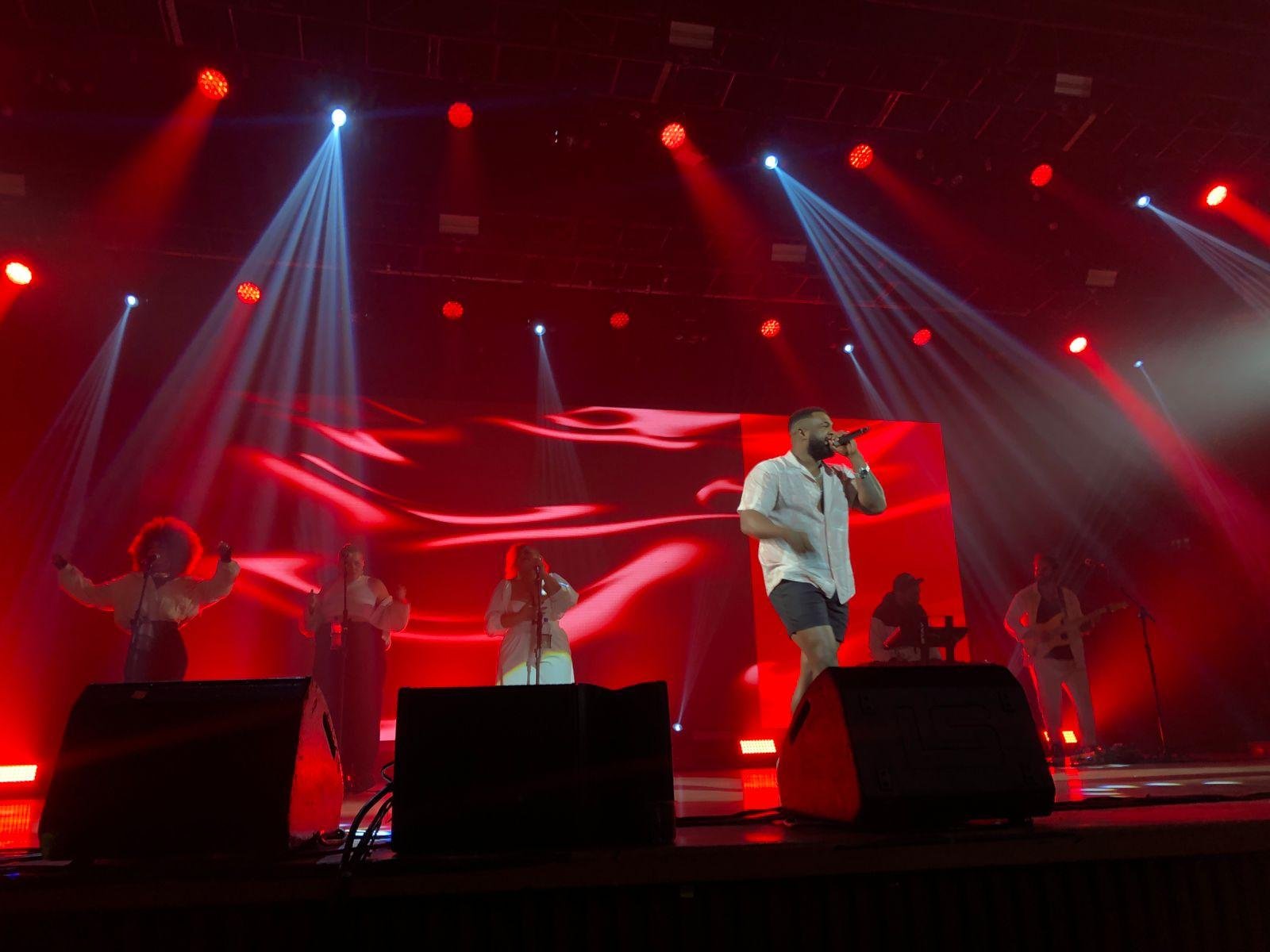 Rapper se apresentou no Audit&oacute;rio Ara&uacute;jo Vianna na noite de sexta-feira