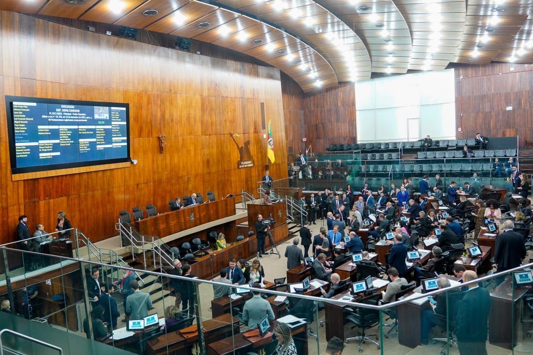 Proposta de emenda tem por objetivo dificultar altera&ccedil;&otilde;es em s&iacute;mbolos do Estado, entre eles o hino, o bras&atilde;o e a bandeira