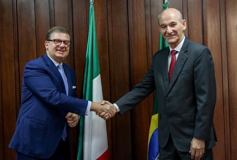 GSI e embaixador italiano assinam acordo