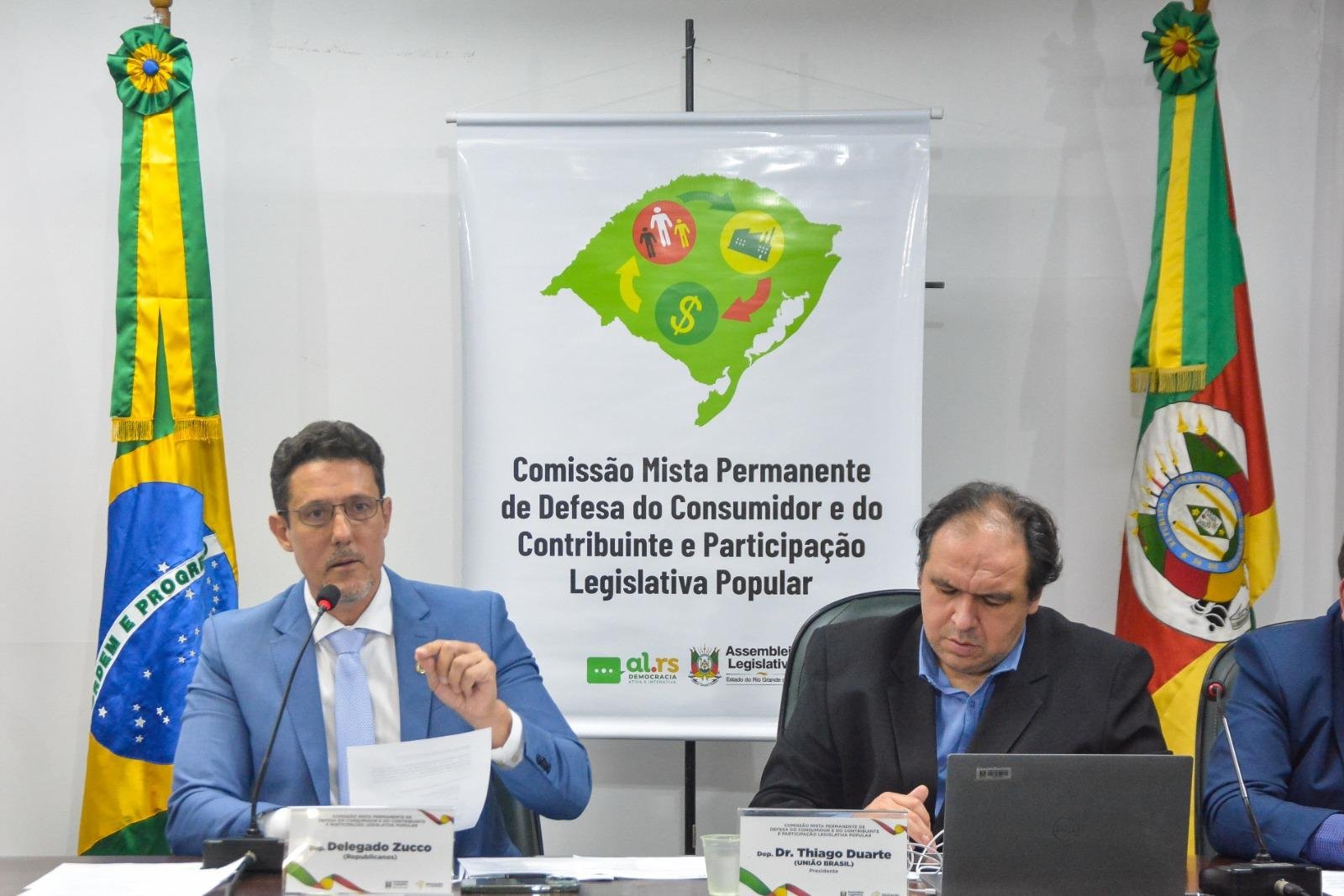 Deputado Zucco (E) prop&ocirc;s audi&ecirc;ncia p&uacute;blica que trata do aumento do seguro automotivo no RS