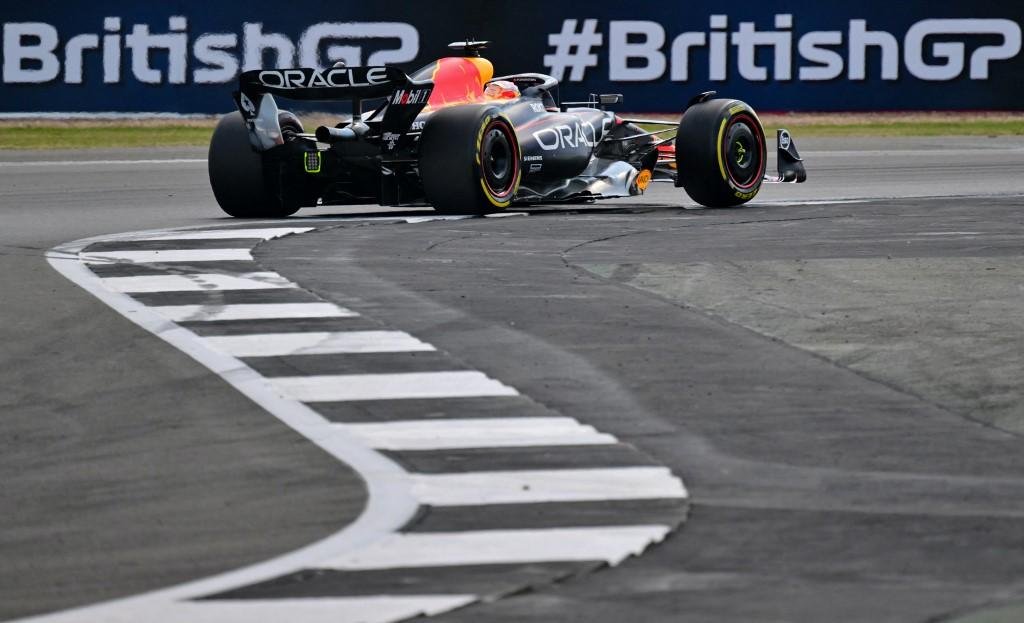 Verstappen dominou as duas sess&otilde;es