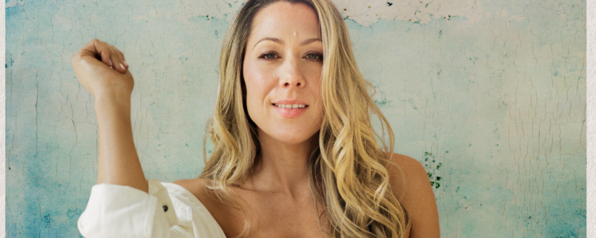 Colbie Caillat faz turn&ecirc; para celebrar os 15 anos de lan&ccedil;amento de 'Coco', seu disco de estreia