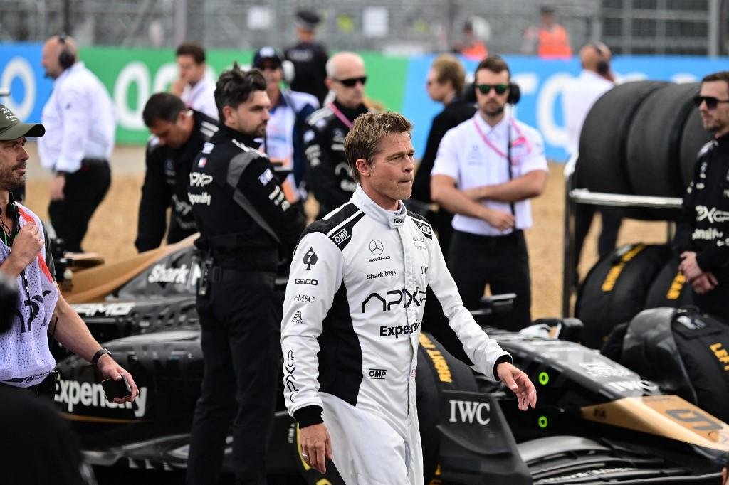 Brad Pitt pilotou no circuito lend&aacute;rio neste fim de semana