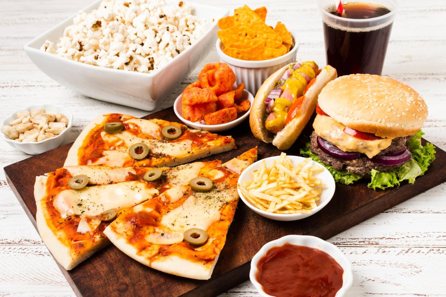 Estudo conduzido por cientistas na Alemanha concluiu que alimentos com alto teor de gordura e a&ccedil;&uacute;car mudam o c&eacute;rebro