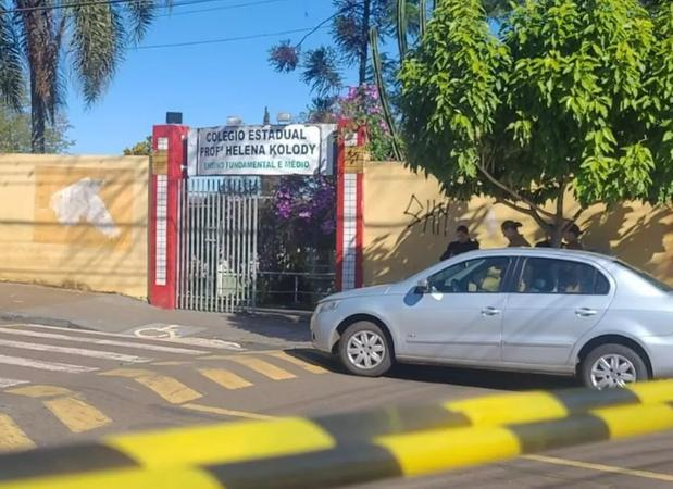 Dois estudantes morreram ap&oacute;s serem baleados no Col&eacute;gio Estadual Professora Helena Kolody