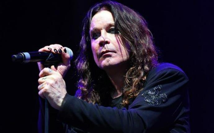 A luta de Ozzy Osbourne, 74 anos, pela sua sa&uacute;de n&atilde;o tem sido f&aacute;cil
