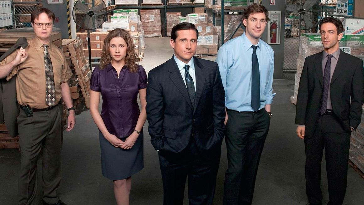 Rainn Wilson (&agrave; esquerda) e  Steve Carell (C) em 'The Office'