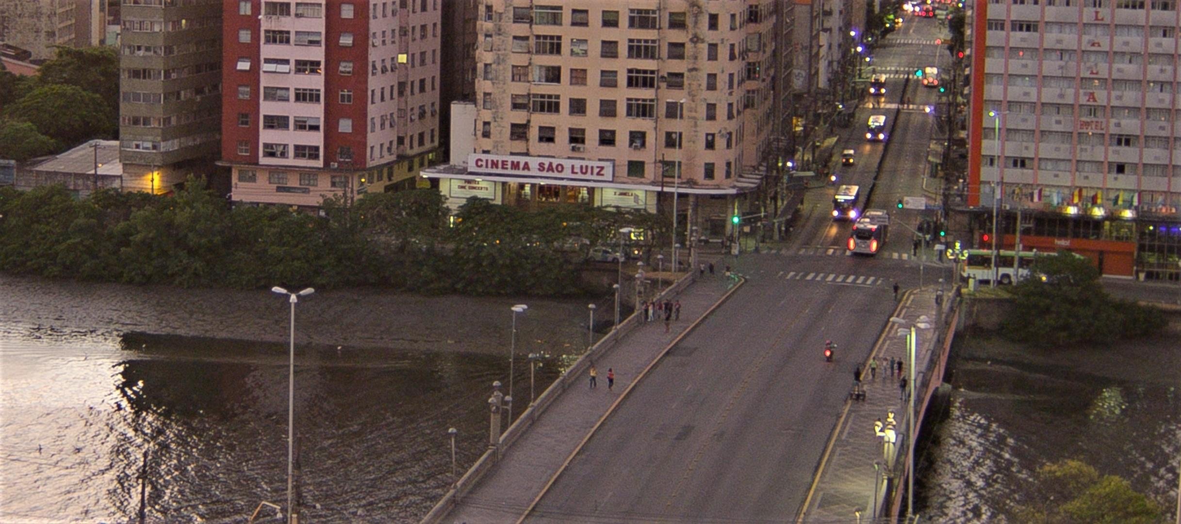 Filme traz o centro da cidade do Recife como personagem principal, sendo revisitado atrav&eacute;s de grandes cinemas