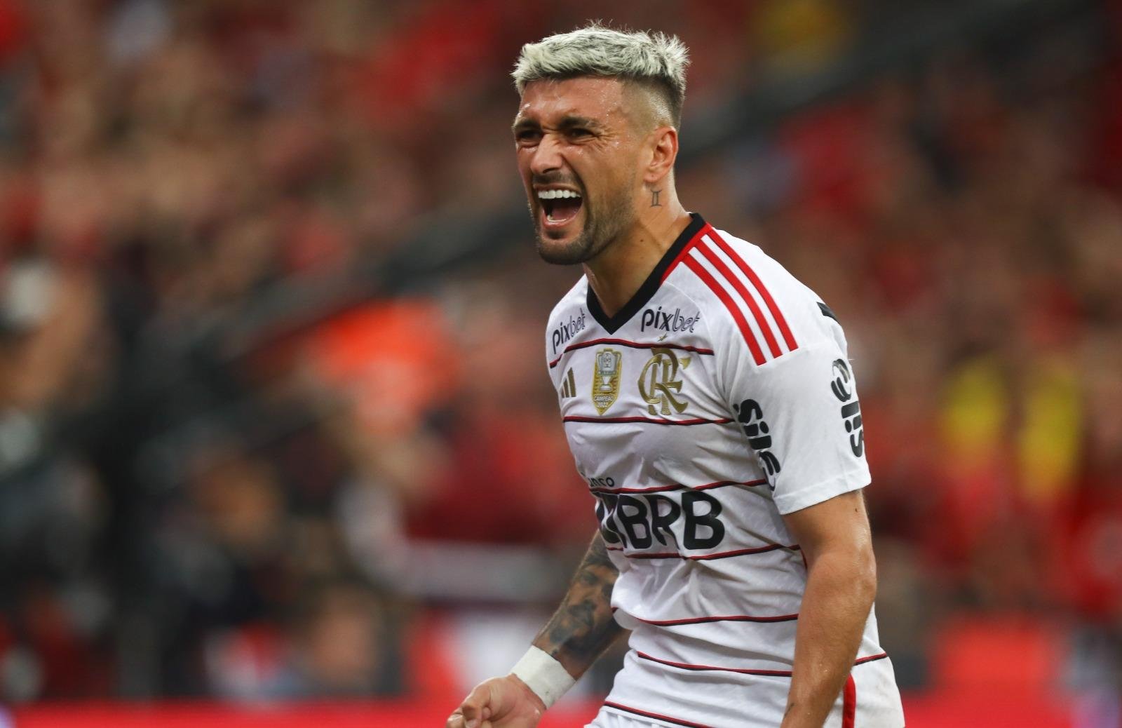 Meng&atilde;o segue firme na copa