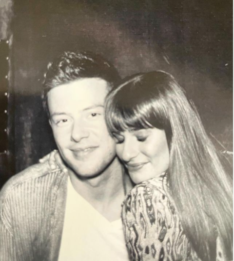 Cory e Lea assumiram um relacionamento em 2012. No ano seguinte, o ator morreu em decorr&ecirc;ncia de combina&ccedil;&atilde;o de &aacute;lcool e hero&iacute;na em seu organismo
