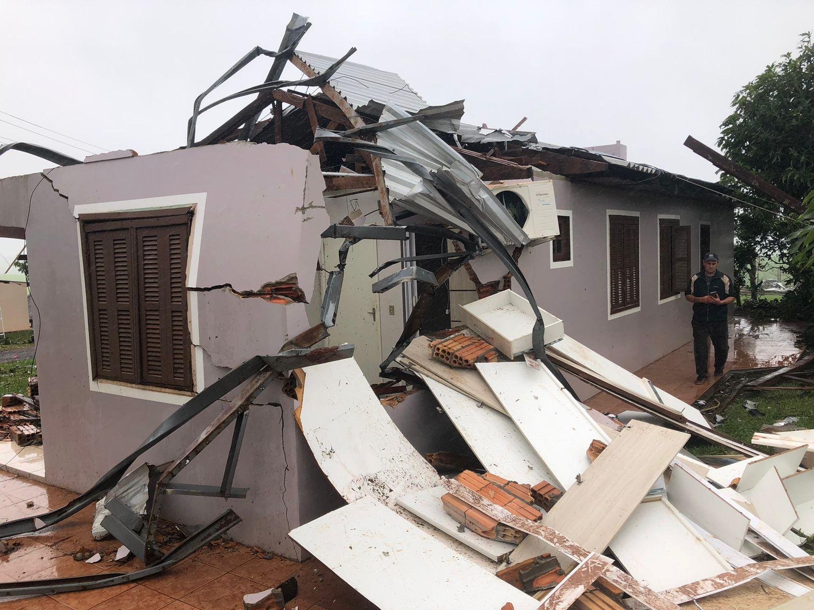 Cerca de 500 casas foram danificadas na cidade