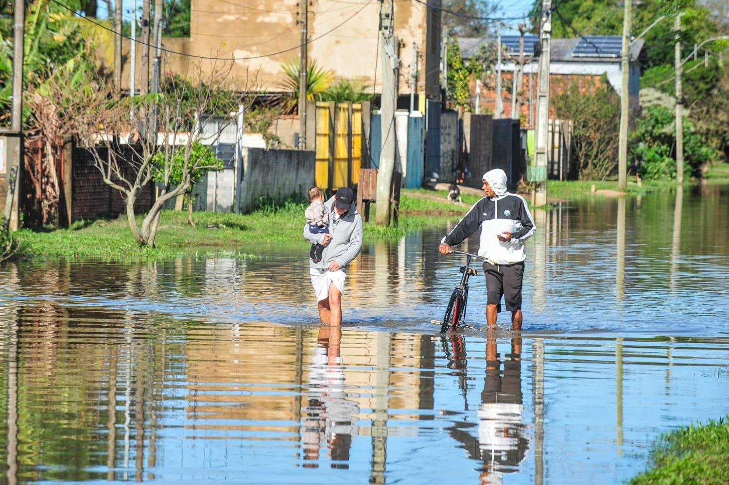 Moradores convivem com alagamentos h&aacute; d&eacute;cadas na regi&atilde;o