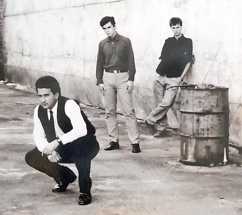 A Frank Jorge e Os Obsoletos foi criada no Bom Fim, em Porto Alegre, em 1986, durou cerca de seis anos