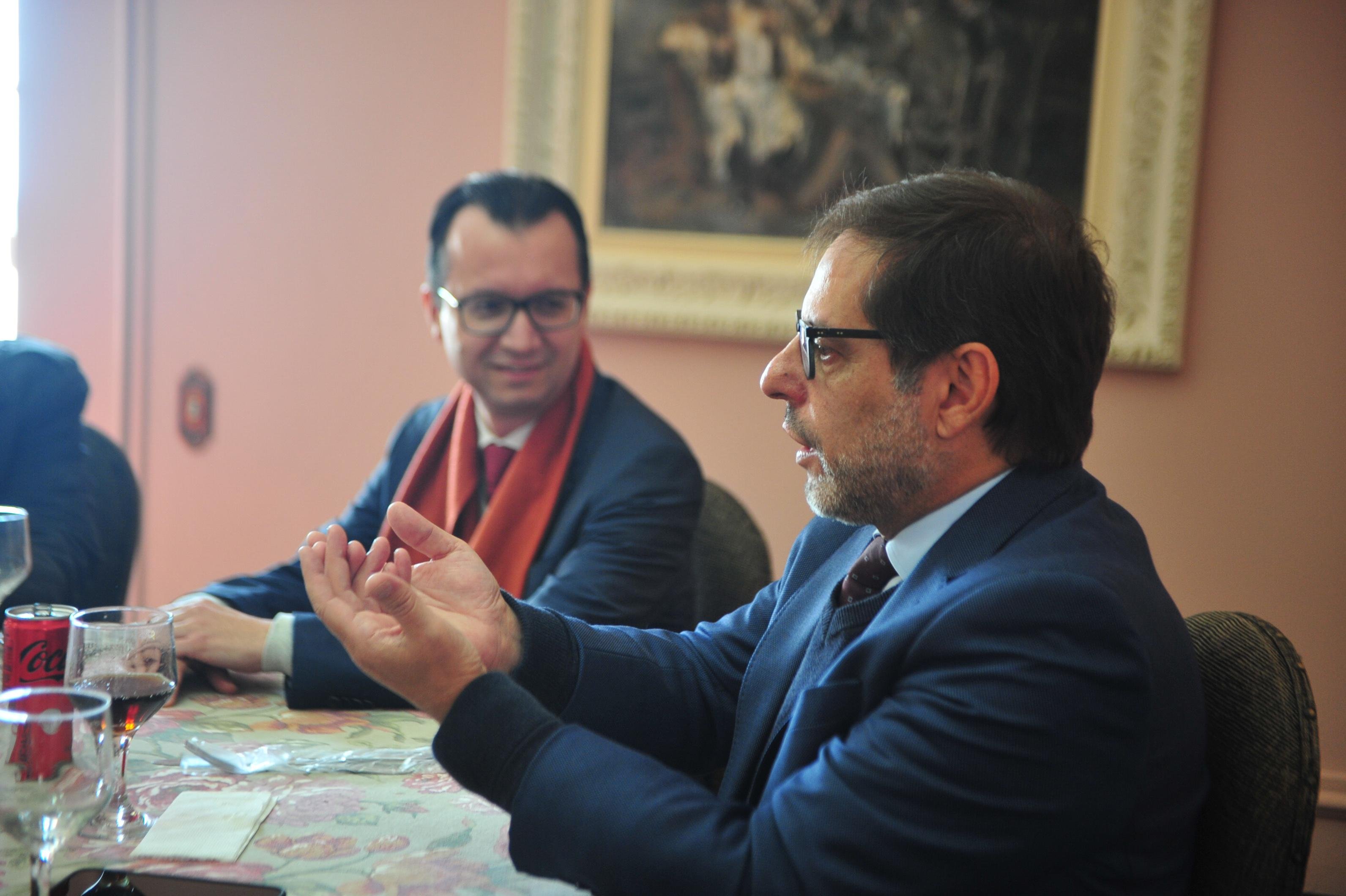 Cardoso e Machado (em primeiro plano) estiveram no Pal&aacute;cio do Com&eacute;rcio