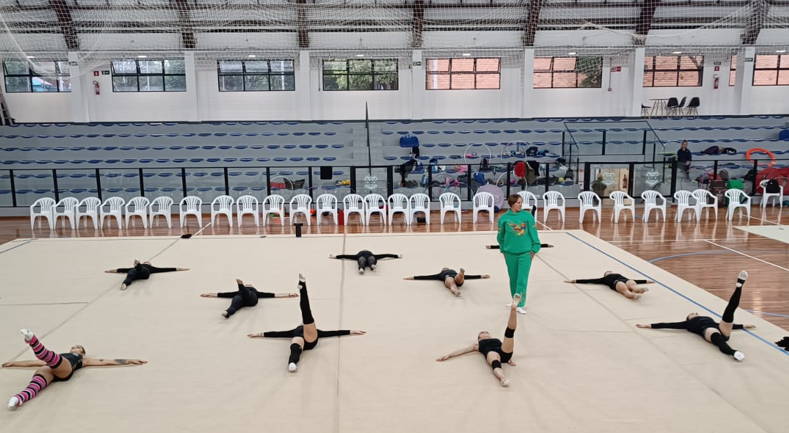 Zaripova dividiu suas experi&ecirc;ncias com as jovens ginastas na Capital