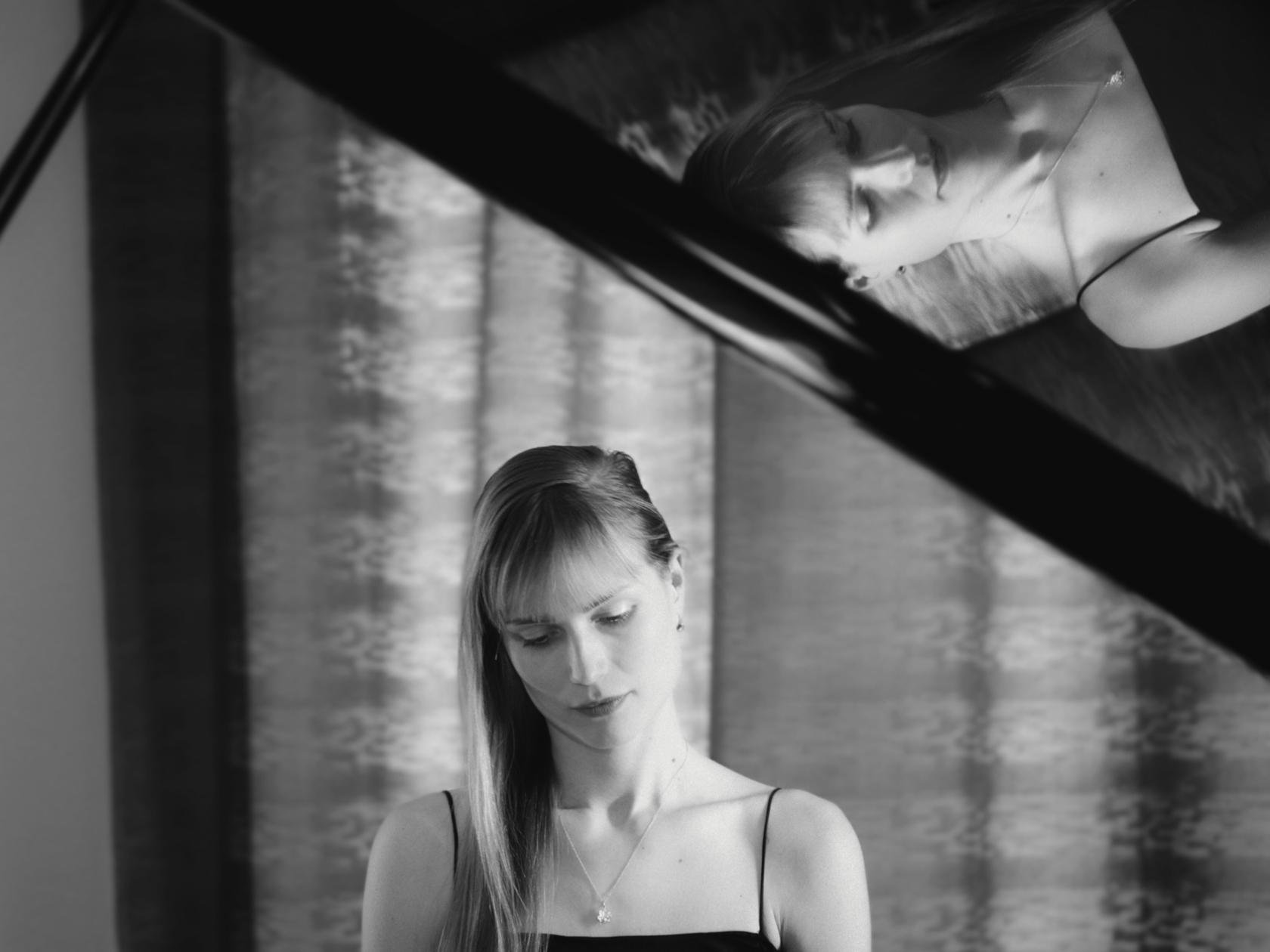 A pianista russa Anastasiya Evsina apresenta o famoso concerto de Grieg para piano