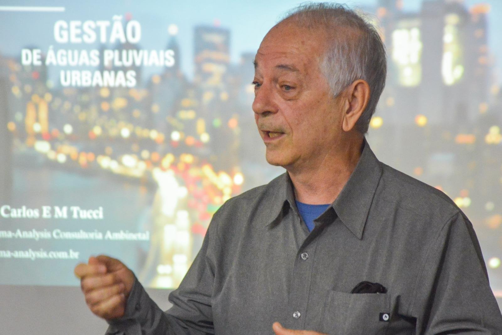 Carlos Tucci, professor aposentado da Ufrgs, palestrou durante a edi&ccedil;&atilde;o desta ter&ccedil;a