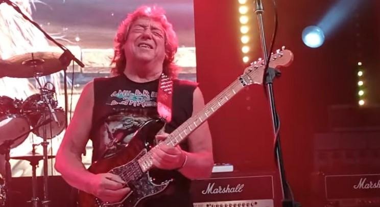 O lend&aacute;rio guitarrista ingl&ecirc;s Dennis Stratton