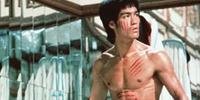 A causa da morte de Bruce Lee, ator, diretor, roteirista e artista marcial, ainda é permeada por teorias