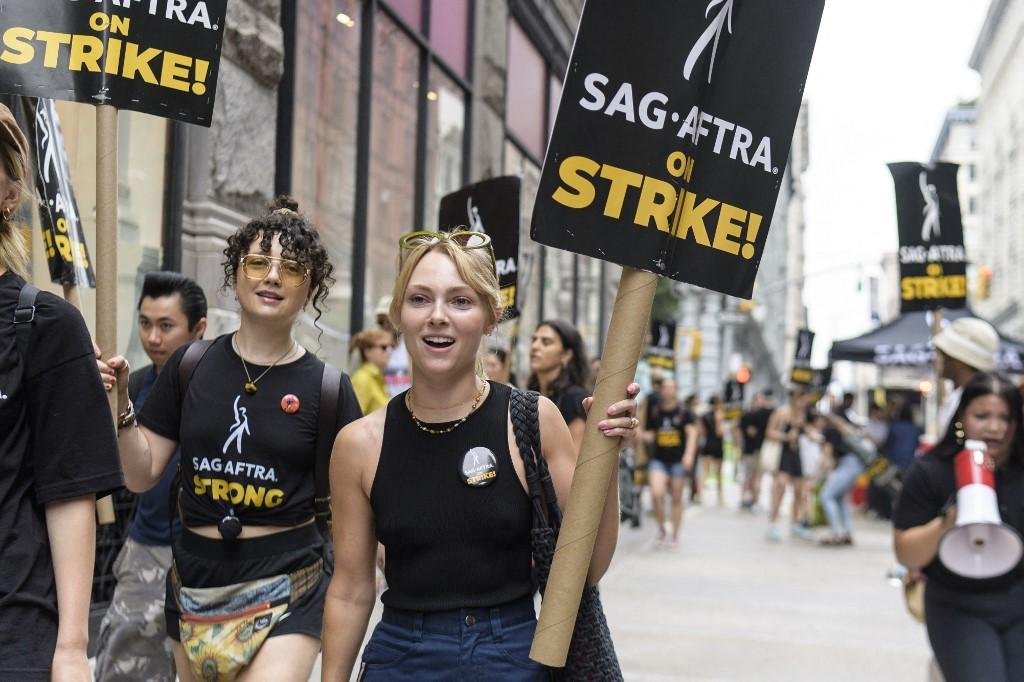 Atriz  Anna Sophia Robb se une ao manifesto do Sindicato dos Atores - SAG-AFTRA