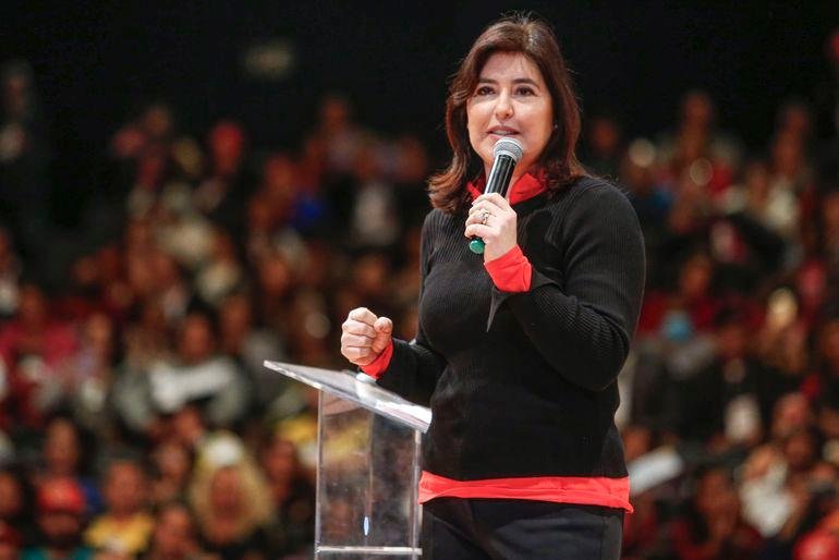 Ministra segue em tratativas e an&aacute;lises para o plano
