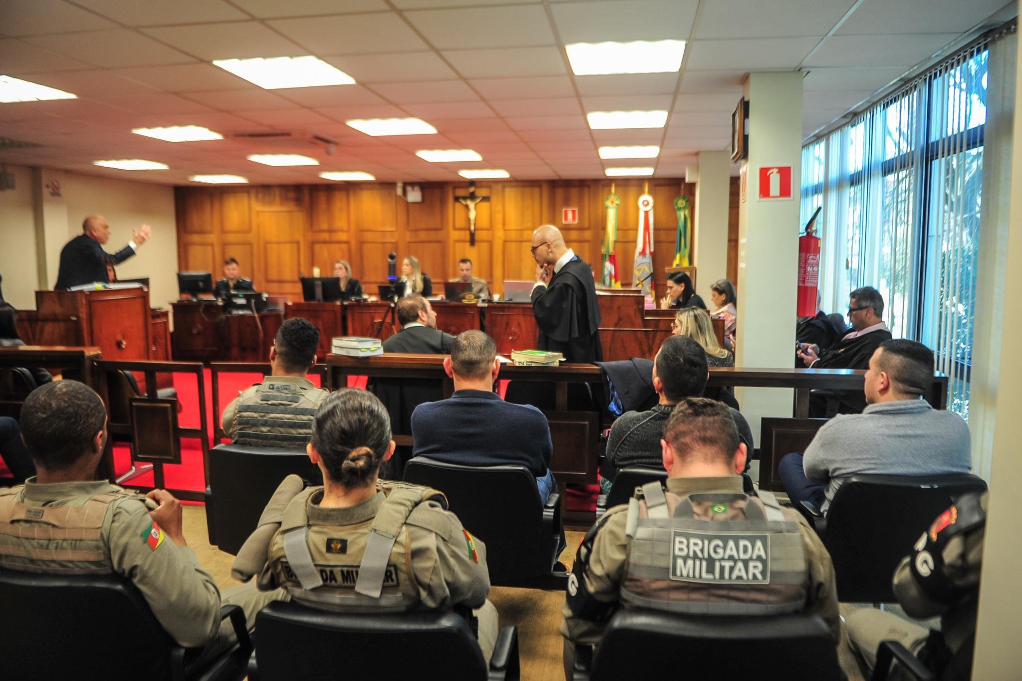 Julgamento come&ccedil;ou pouco depois das 13h e deve se estender pela noite desta sexta-feira.