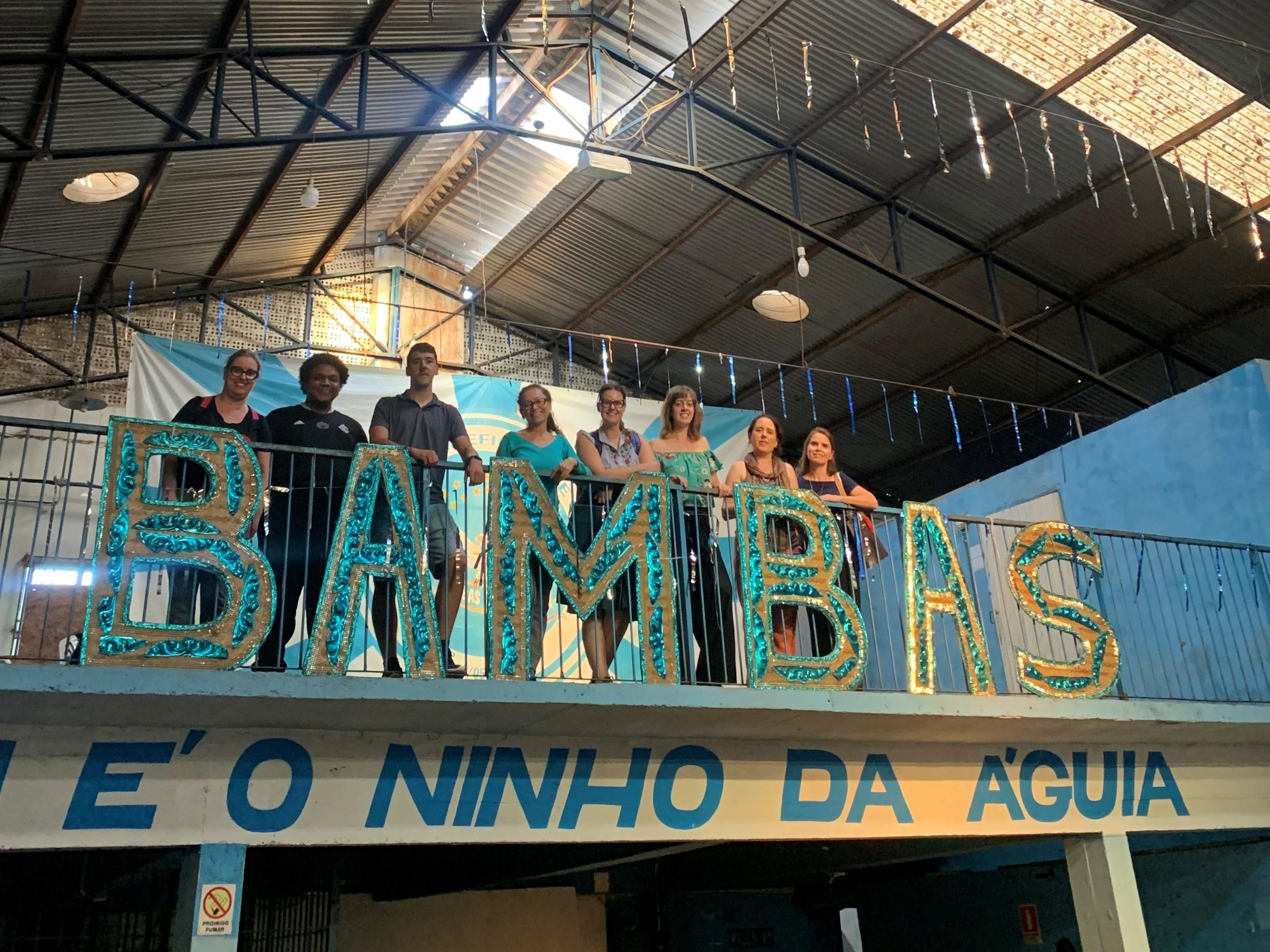 Alunos curadores da exposi&ccedil;&atilde;o "No Batuque dos Bambas da Orgia: Folia e resist&ecirc;ncia em Porto Alegre"