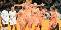 A vice-campeão mundial de 2019 marcou o único gol da partida com a zagueira do Ajax, Stefanie Van Der Gragt
