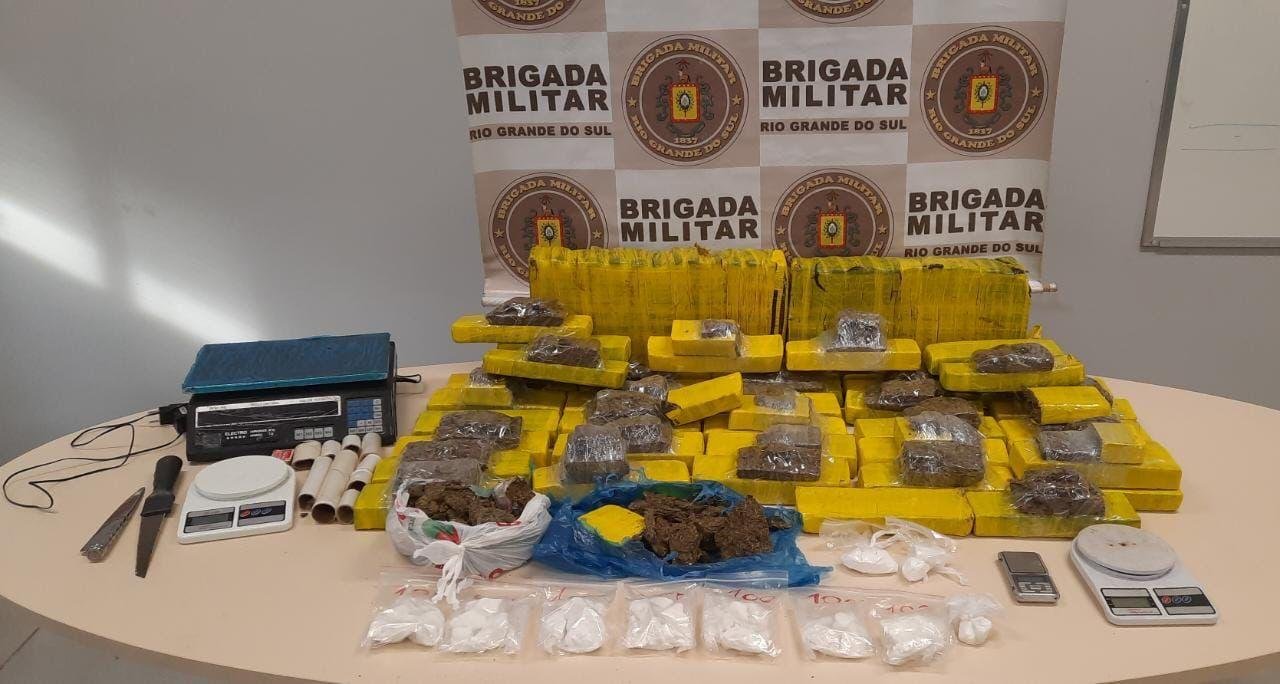 O material apreendido estava dentro de uma casa abandonada na Vila Nova Chocolat&atilde;o