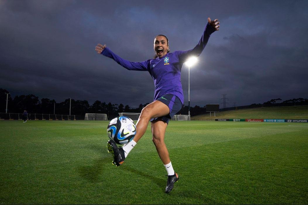 Rainha Marta d&aacute; largada em sua &uacute;ltima Copa