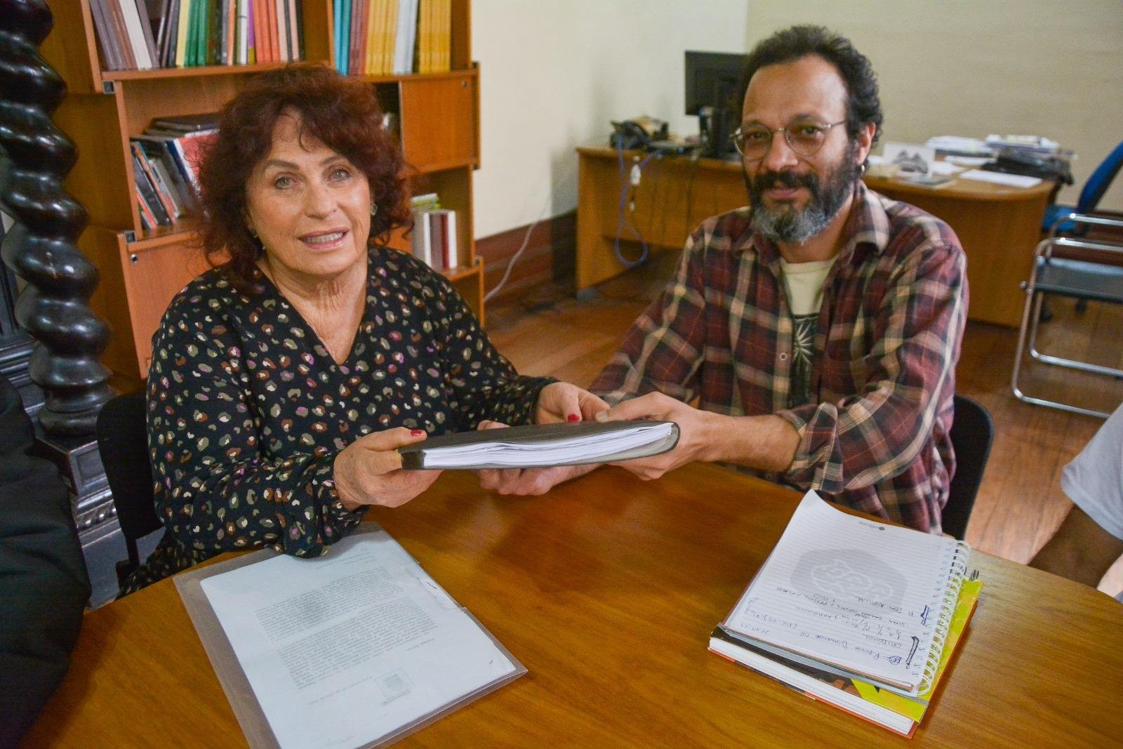 Ana Maria Dalla Zen entregou material com as justificativas para o tombamento da Reden&ccedil;&atilde;o
