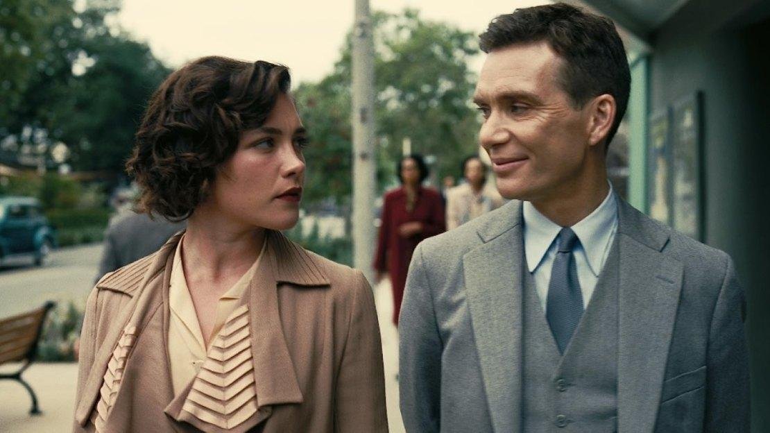 A atriz Florence Pugh interpreta Jean Tatlock, que foi amante de J. Robert Oppenheimer (Cillian Murphy)