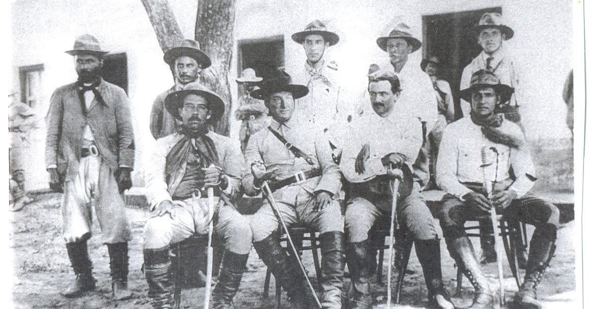 Honorio Lemos com um grupo de revolucion&aacute;rios