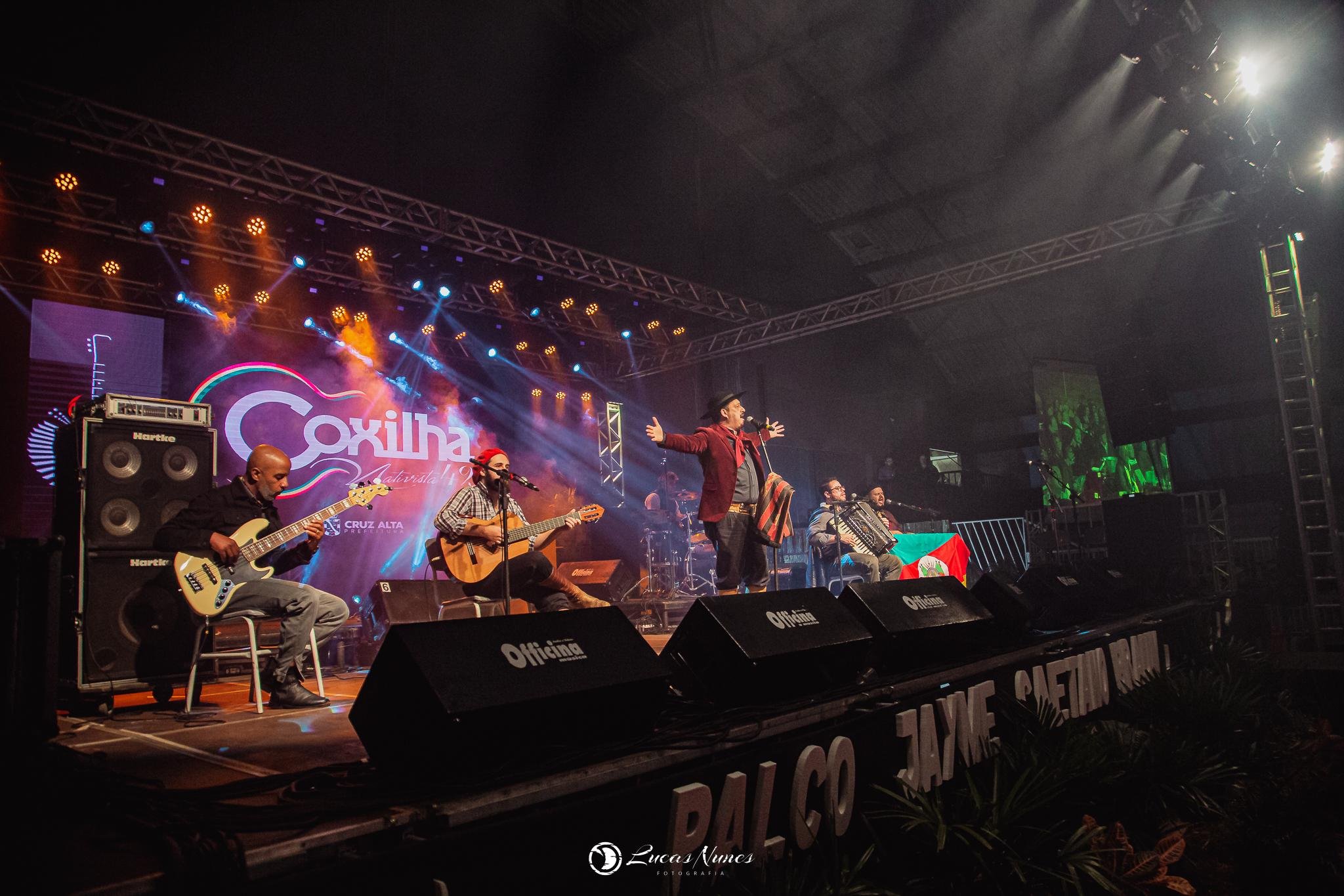 O evento conta com diversas apresenta&ccedil;&otilde;es de m&uacute;sicos, sejam concorrentes ou convidados