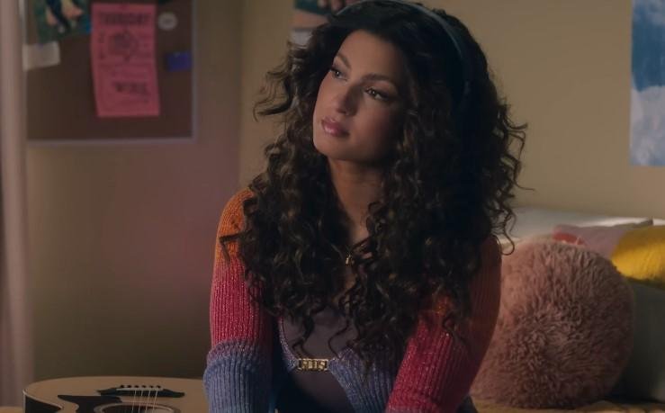 Imagem de Tori Kelly no clipe 'Missin u"