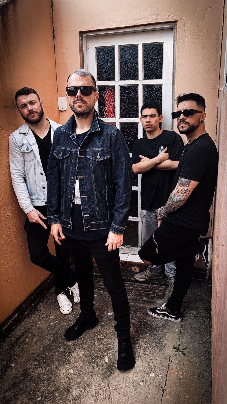 Leo Gomes e Banda est&aacute; em com uma nova forma&ccedil;&atilde;o e um show novo