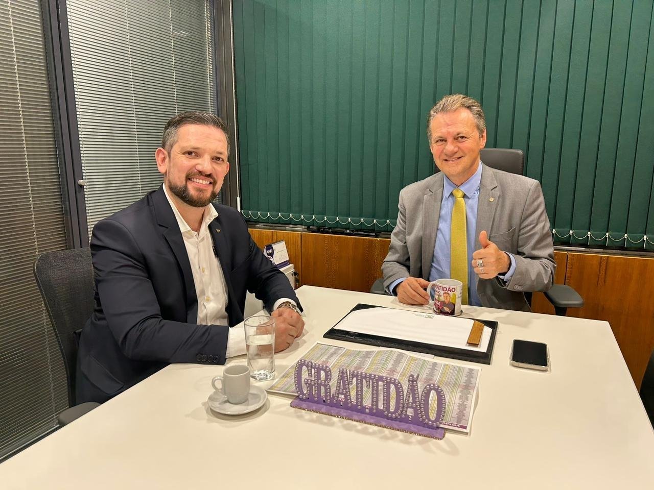 Pascoal e Cherini durante reuni&atilde;o
