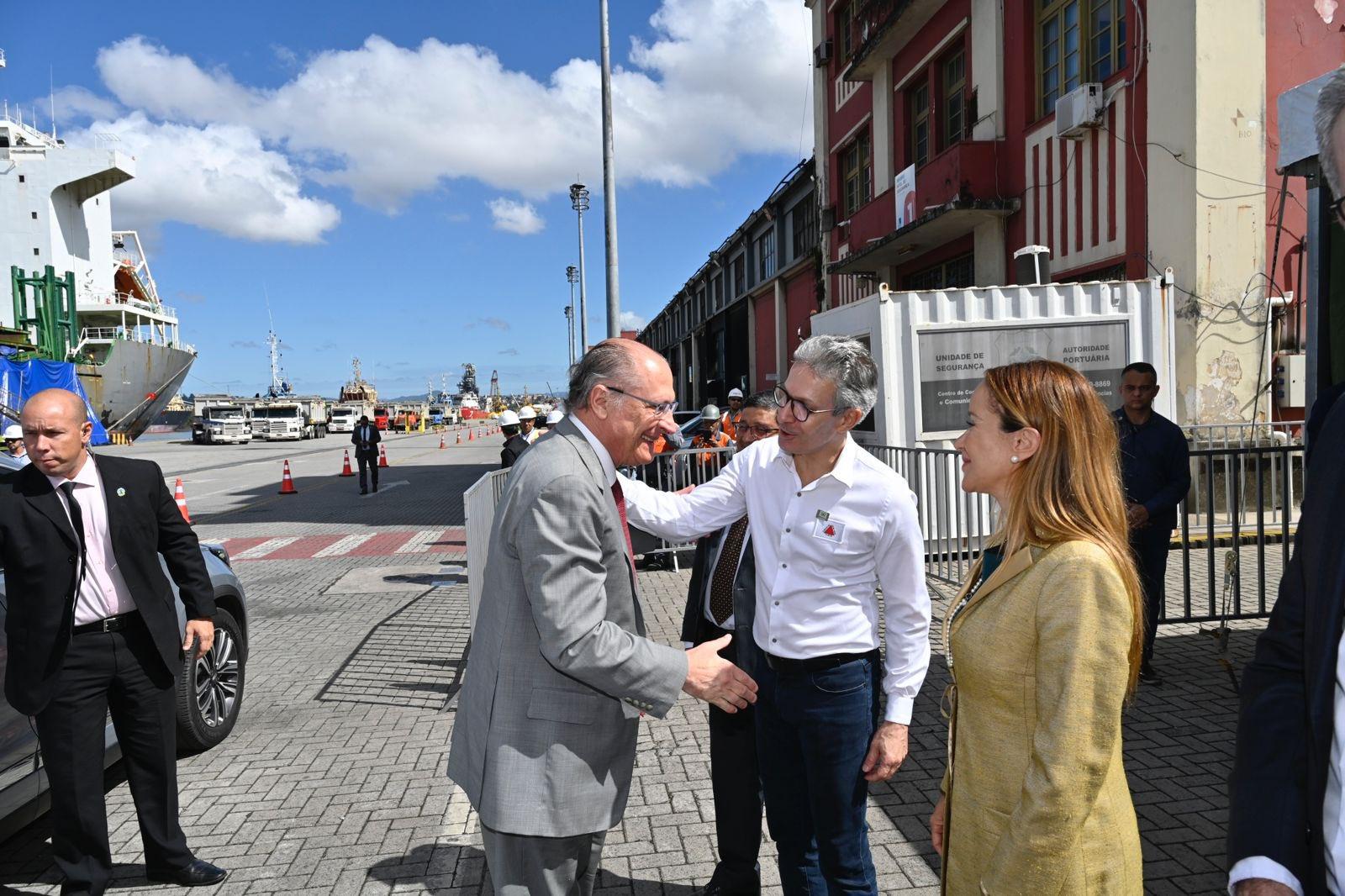 Exporta&ccedil;&atilde;o da primeira carga foi acompanhada pelo vice-presidente Geraldo Alckmin