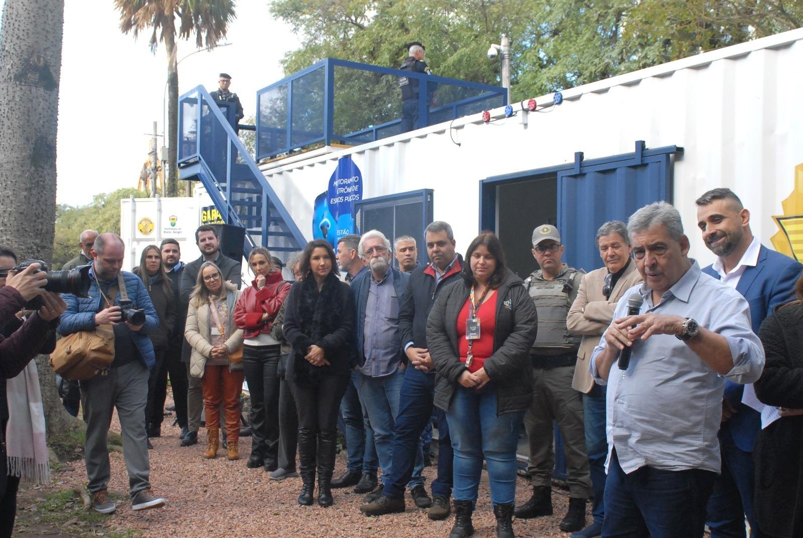 Prefeito Sebasti&atilde;o Melo participou do ato de entrega do posto da Guarda Municipal na Reden&ccedil;&atilde;o.