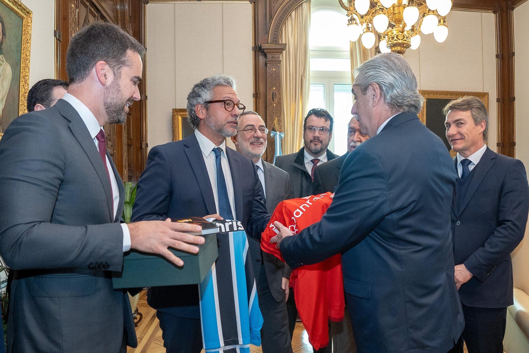 O governador Eduardo Leite se reuniu com o presidente da Argentina, Alberto Fern&aacute;ndez, na Casa Rosada, em Buenos Aires