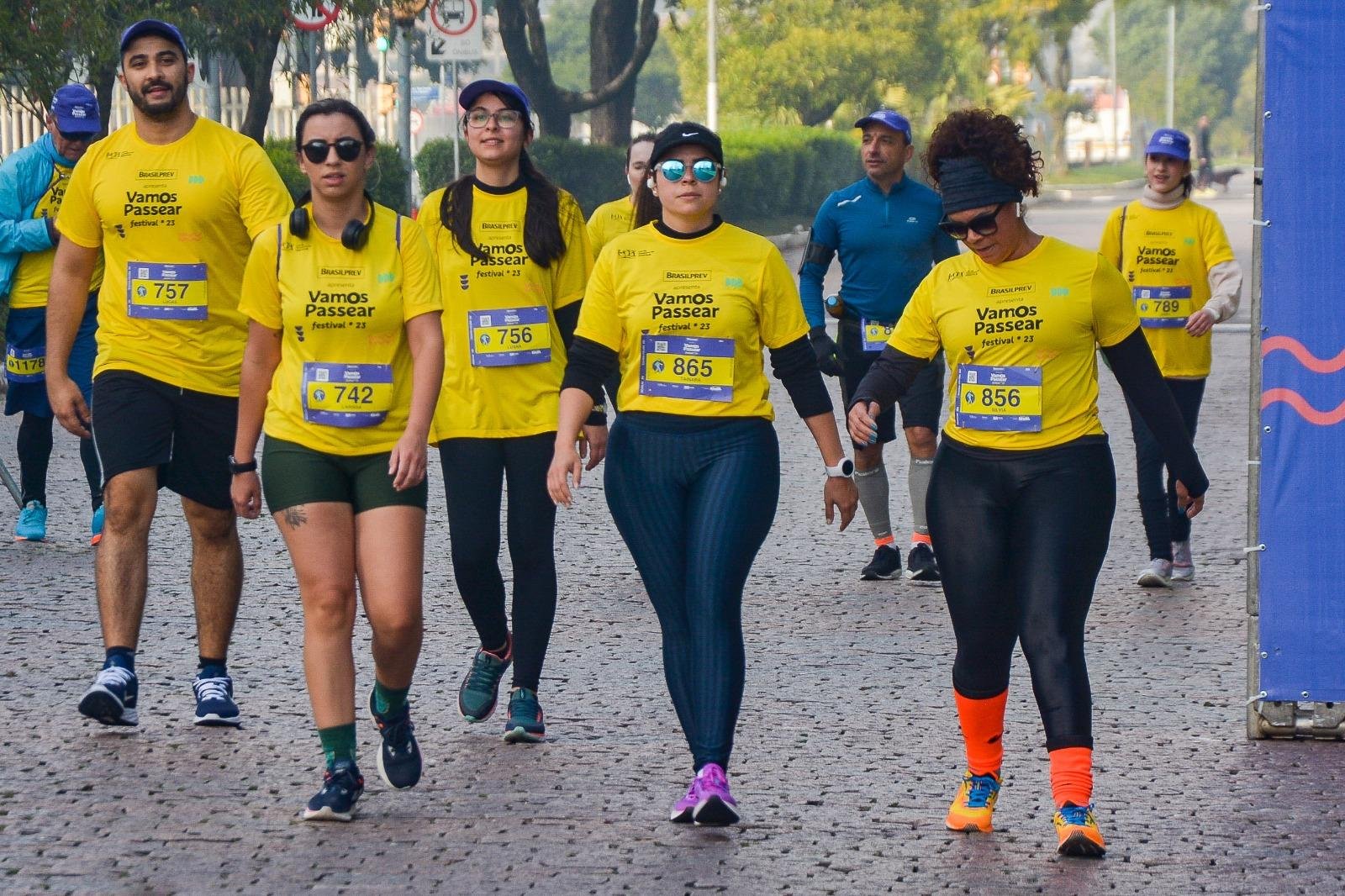 Participantes encararam frio da manh&atilde; para realizar a caminhada de tr&ecirc;s quil&ocirc;metros