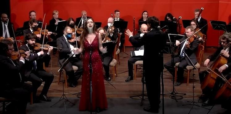 Imagem da final de 2022, com apresenta&ccedil;&atilde;o das cantoras l&iacute;ricas, como Maria Clara Vieira