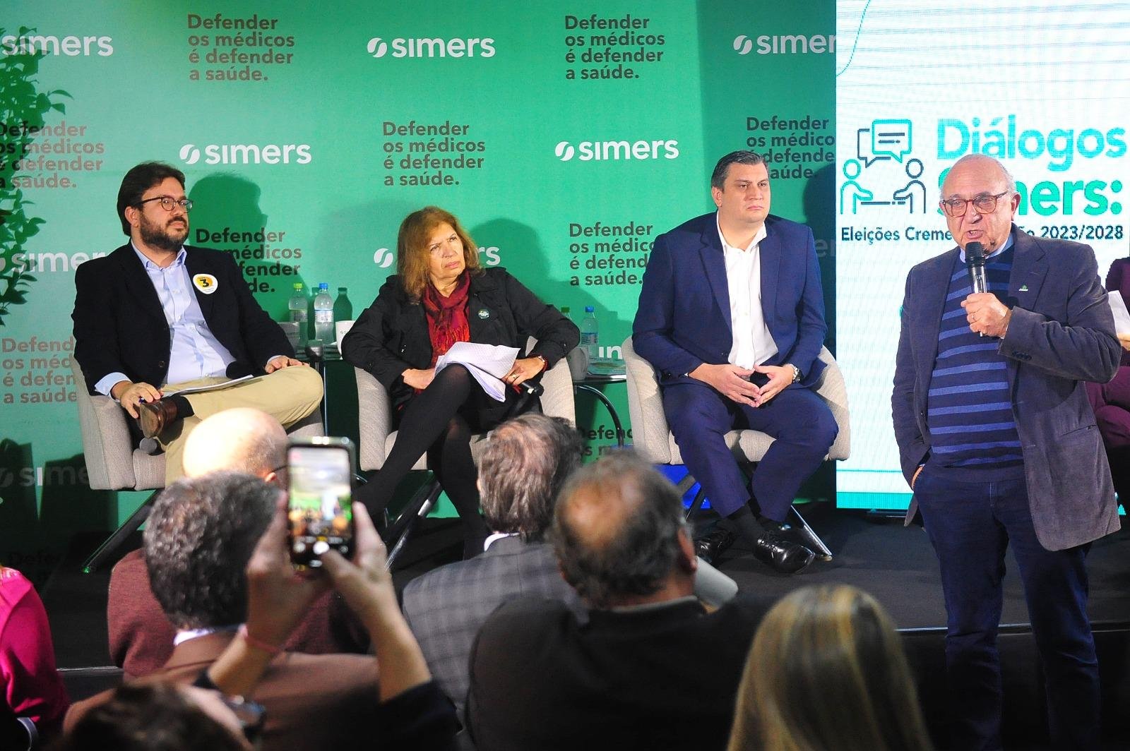 O presidente do Simers, Marcos Rovinski, abriu o evento destacando a import&acirc;ncia do encontro tradicional realizado pelo sindicato que debate as principais propostas para a classe m&eacute;dica