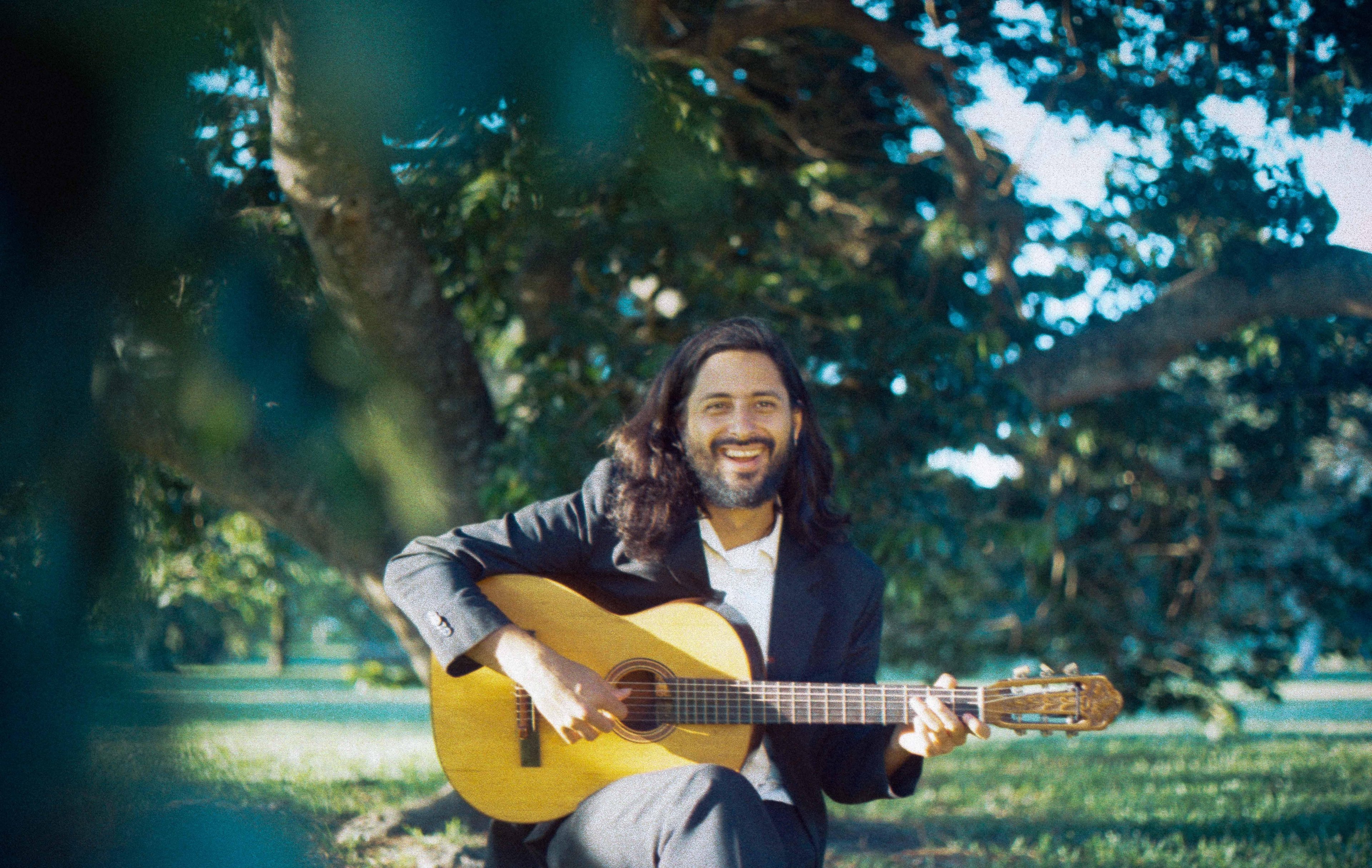 Ian Ramil vai lan&ccedil;ar amanh&atilde;, com um show, o seu novo disco, cujo nome foi inspirado em palavra inventada pela filha