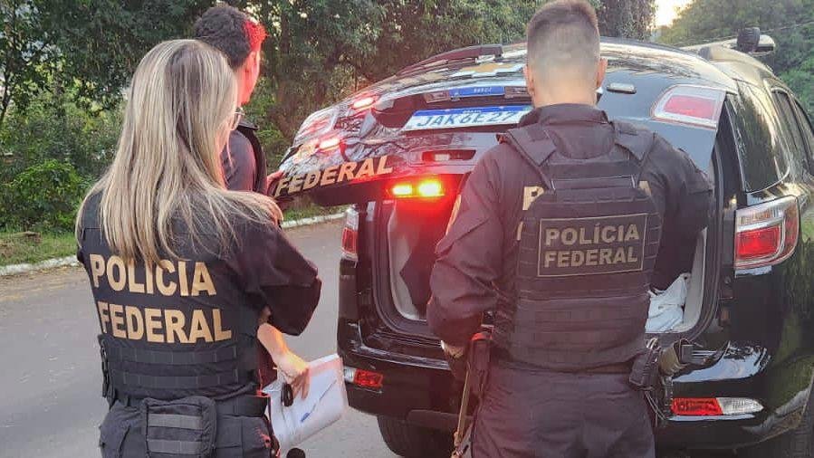 A&ccedil;&atilde;o mobiliza 120 policiais federais e visa desarticular uma organiza&ccedil;&atilde;o criminosa